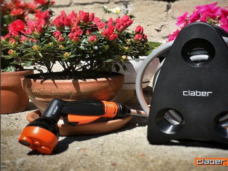 Mách bạn cách mua thiết bị tưới cây tại nhà bất chấp mọi khoảng cách