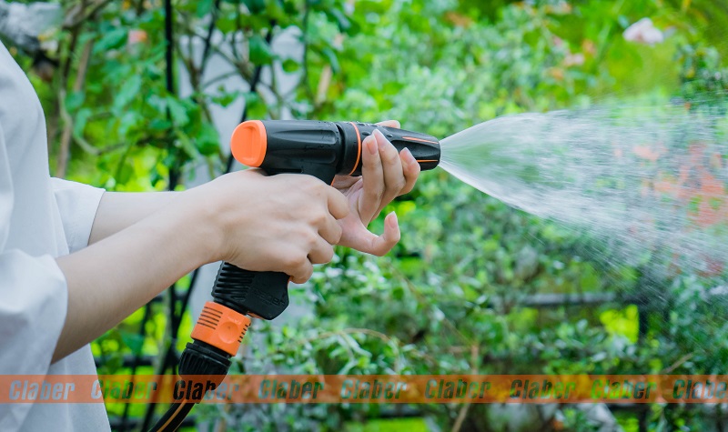 Review những vòi tưới cây cao cấp dành cho người thích sự đơn giản